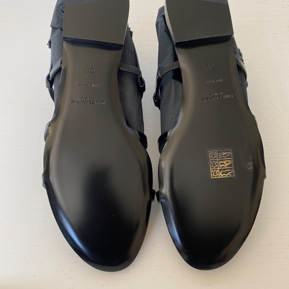 CASSANDRA FLAT SANDALS IN PATENT LEATHER WITH BLACK MONOGRAM - Picture 6 of 6